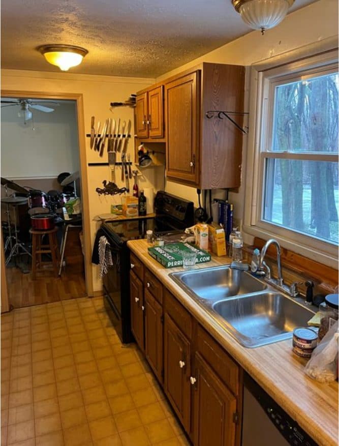 Kitchen before renovation
