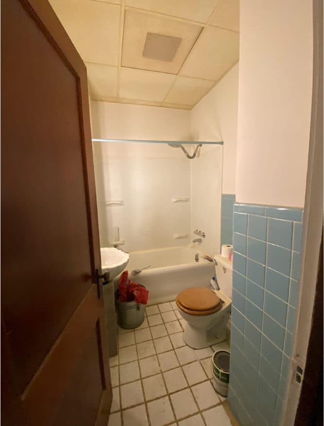 Bathroom before renovation
