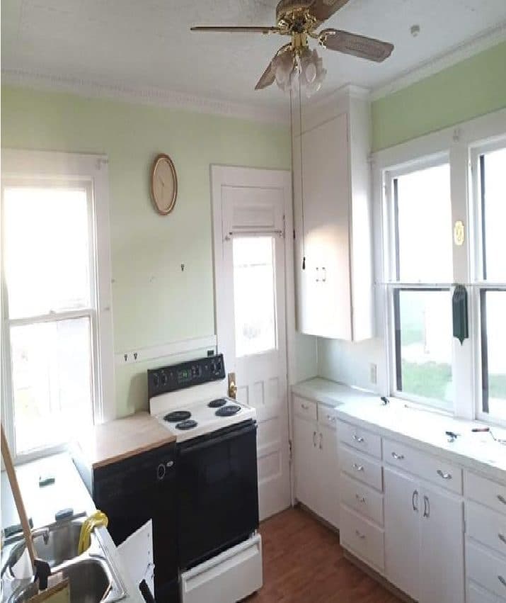 Kitchen before renovation